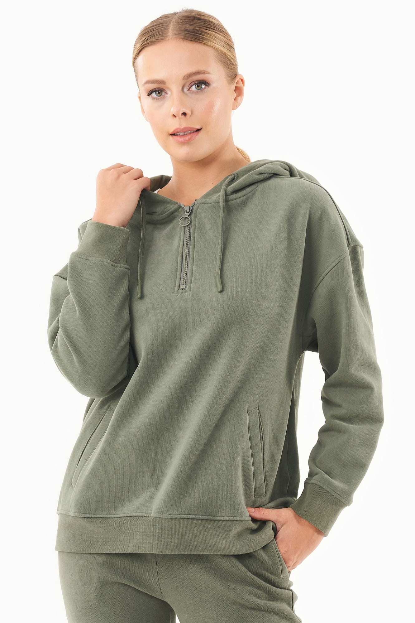 ORGANICATION  Sweathoodie Bio-Katoen Mid Olive
