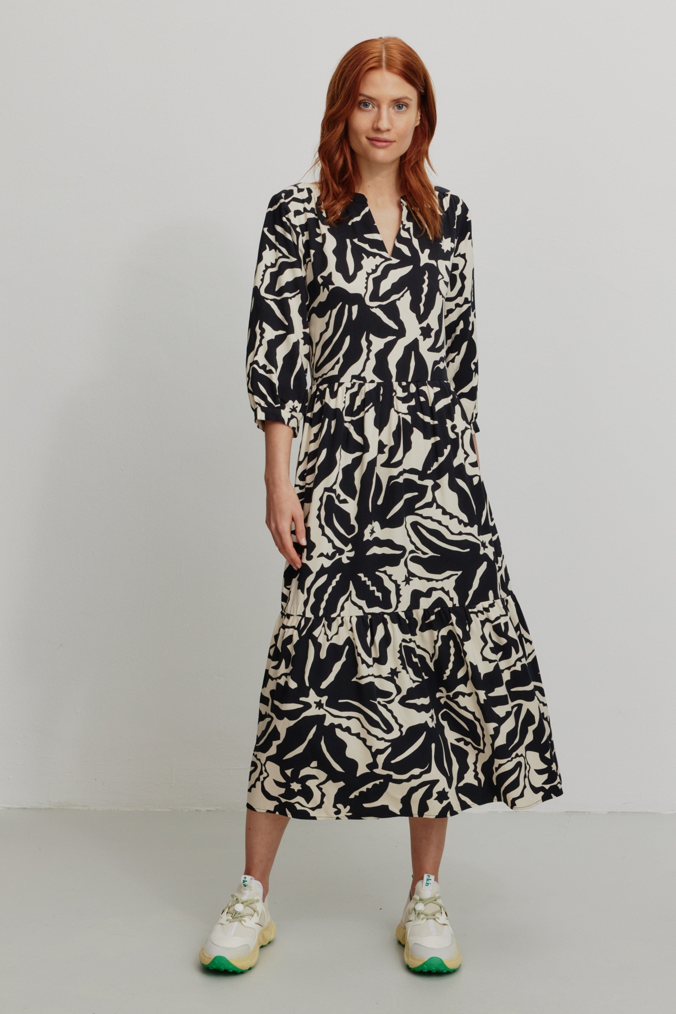 Recolution  Jurk Medinilla Botanical Zwart