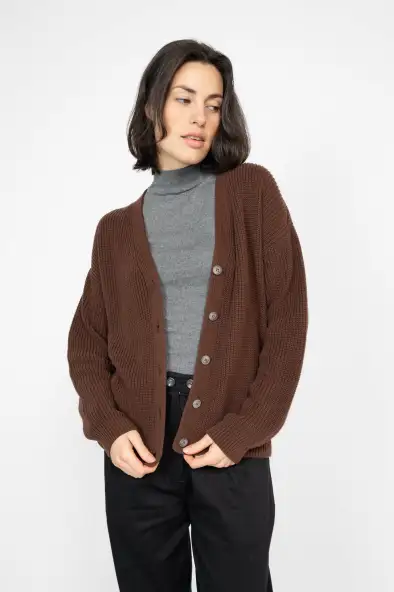 STORY OF MINE Vegan Gebreid Vest Donkerbruin