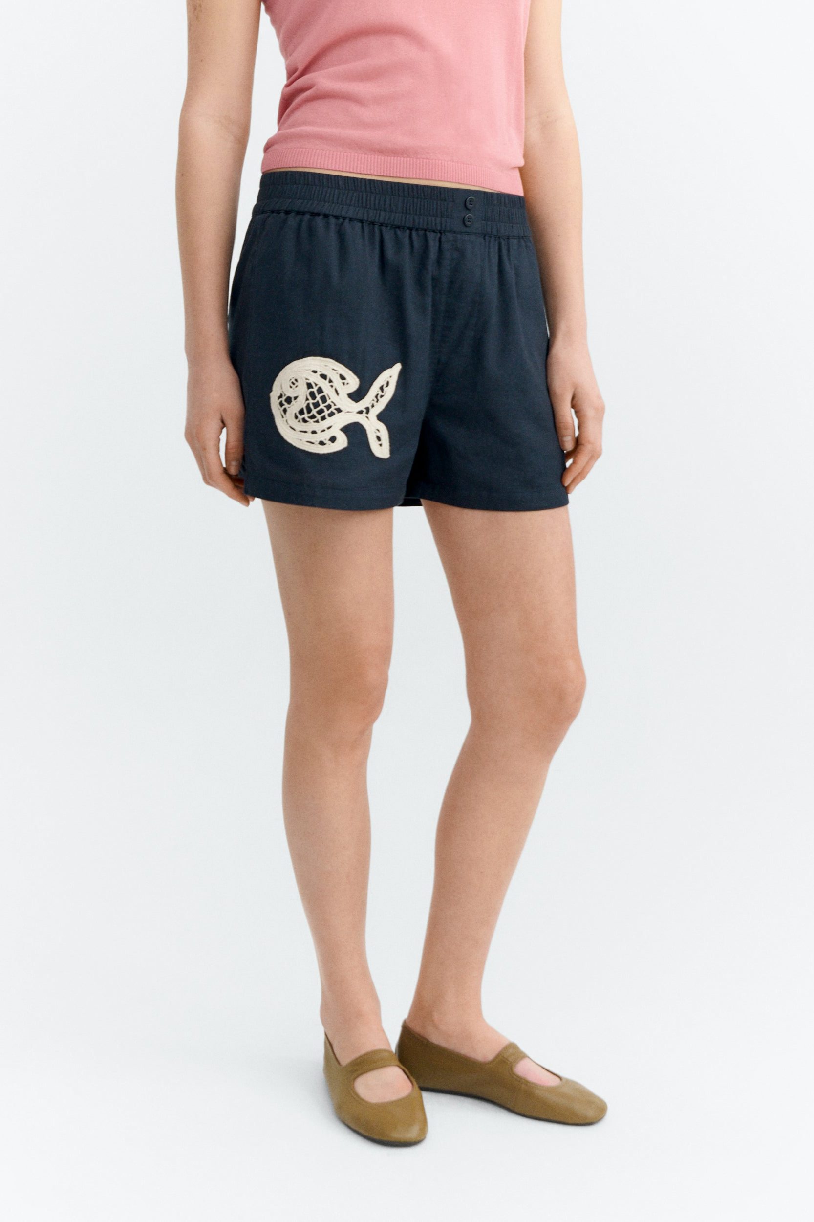 Thinking MU  Handgeborduurde Shorts Van Geraldine Navy