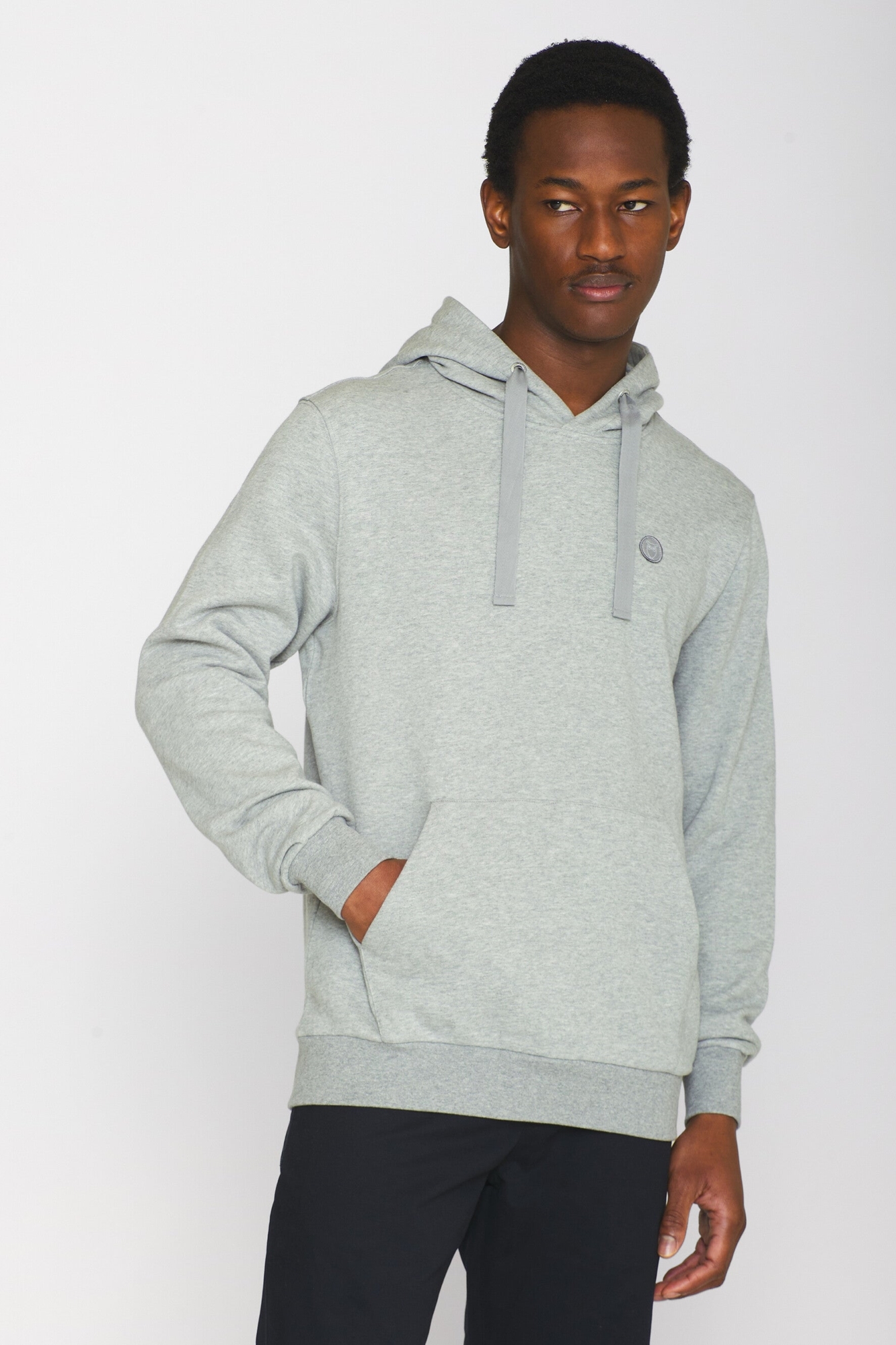 KnowledgeCotton Apparel mannen vegan Hoodie Basic Badge Grijs Melange