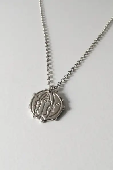 Nouare Jewelry  Maangezicht Ketting Verguld