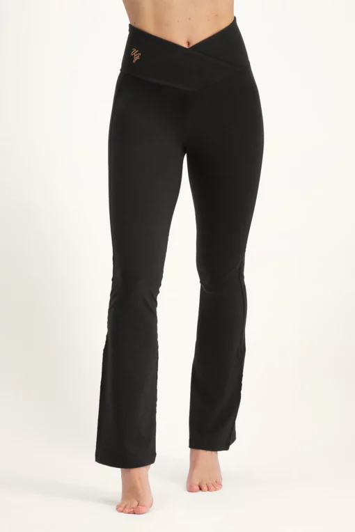 Aura Flared Yoga Sporthose – Onyx Black