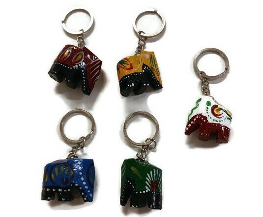 Fairtrade houten olifant sleutelhanger -  bolvormig model keuze uit diverse kleuren