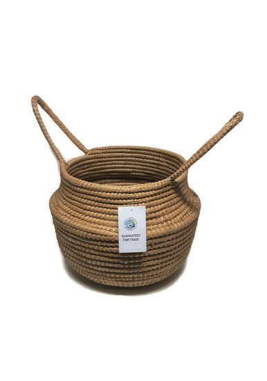 Grote ronde Fairtrade mand van palmbladeren en stro