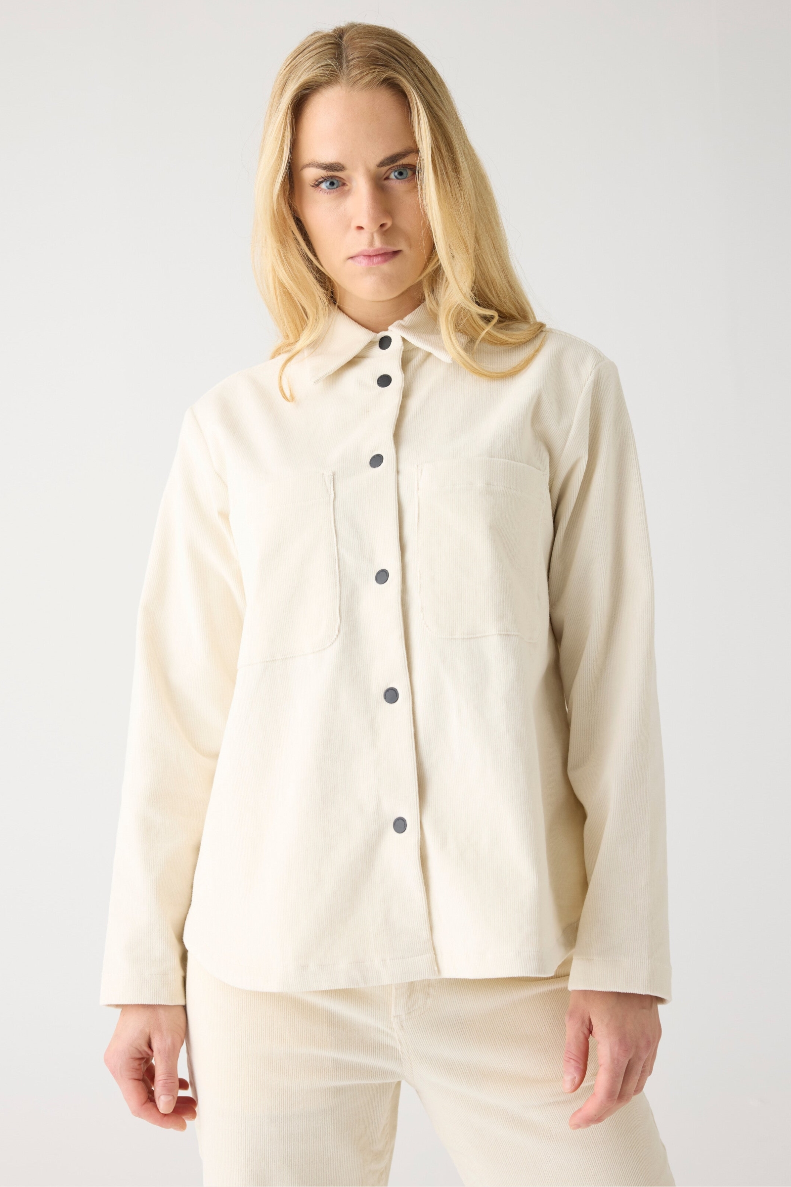 KnowledgeCotton Apparel  Overhemd Van Corduroy In De Kleur Egret Wit