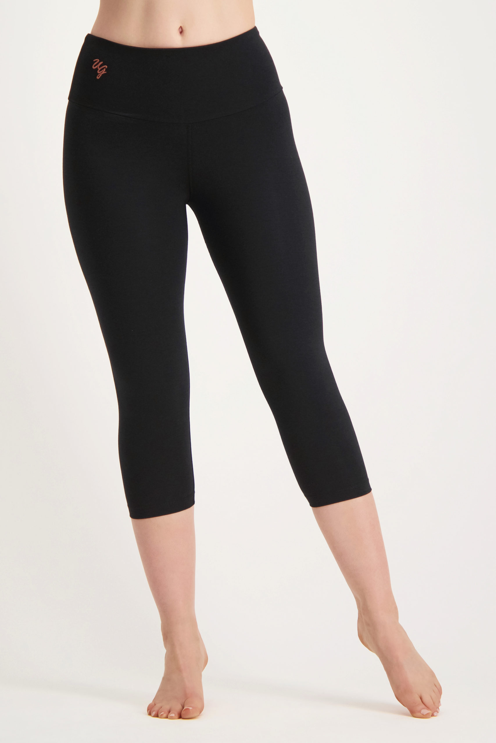 Satya Yoga Capri Leggings – Urban Black