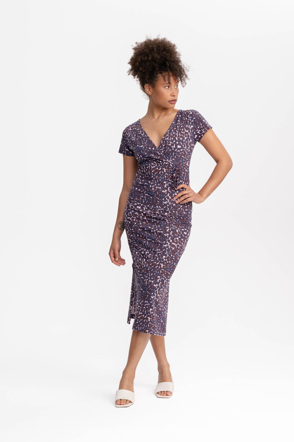 MELA  Jurk V-Hals Shreoshi Chai Flowers Rood/Blauw