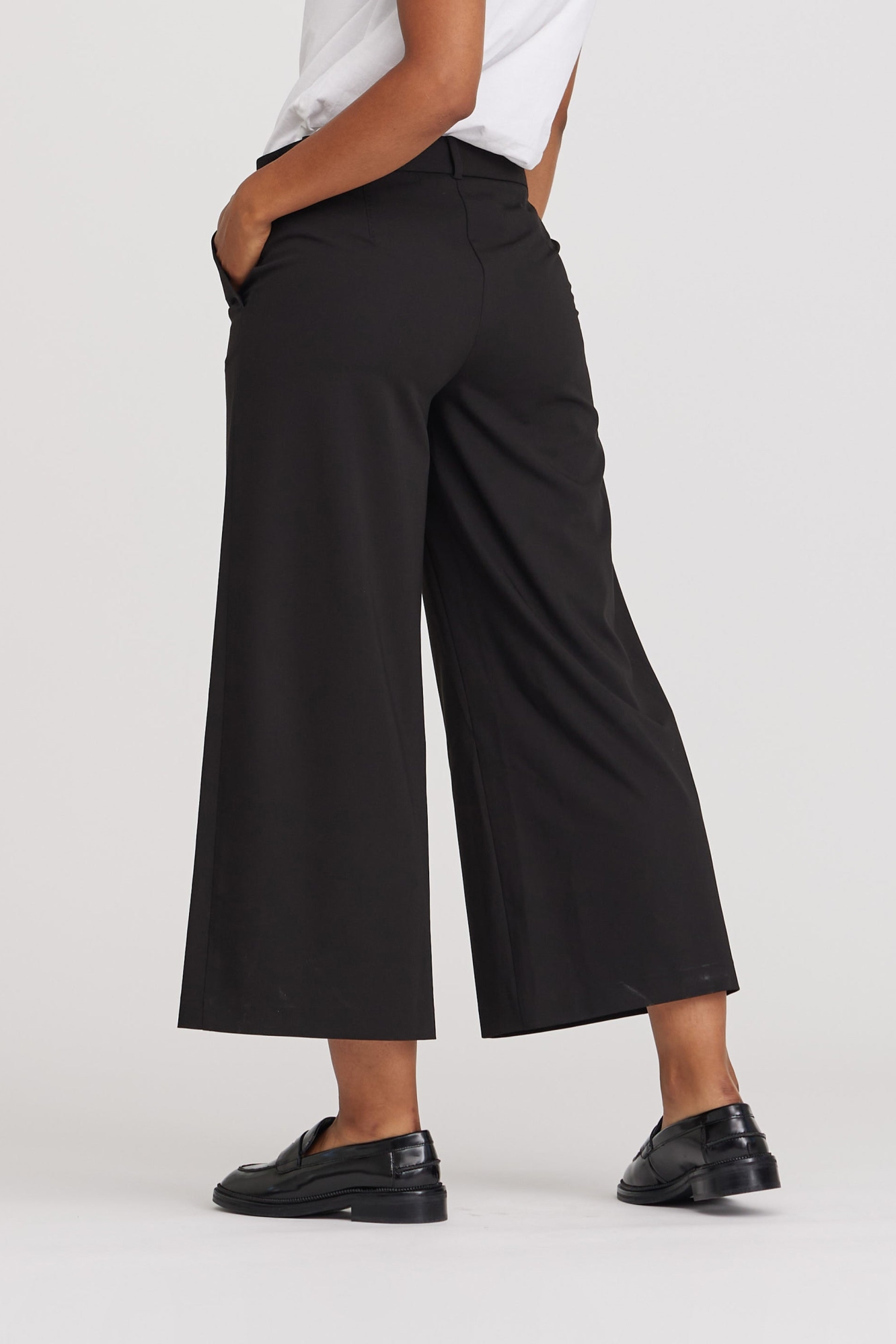 LAURIE  Broek Los Lia Crop Zwart