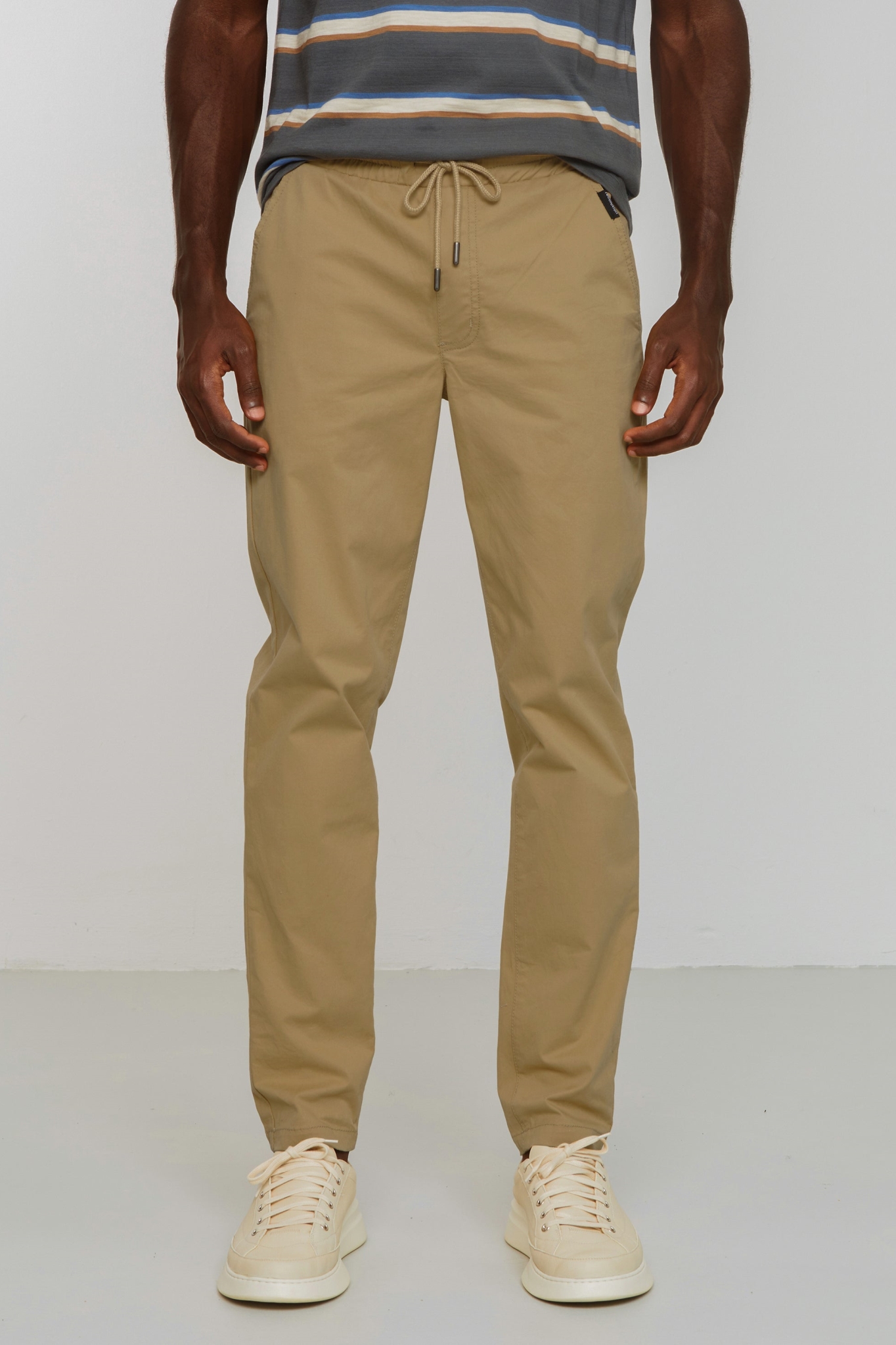Recolution mannen vegan Chino Joggingbroek Taro Donker Zand