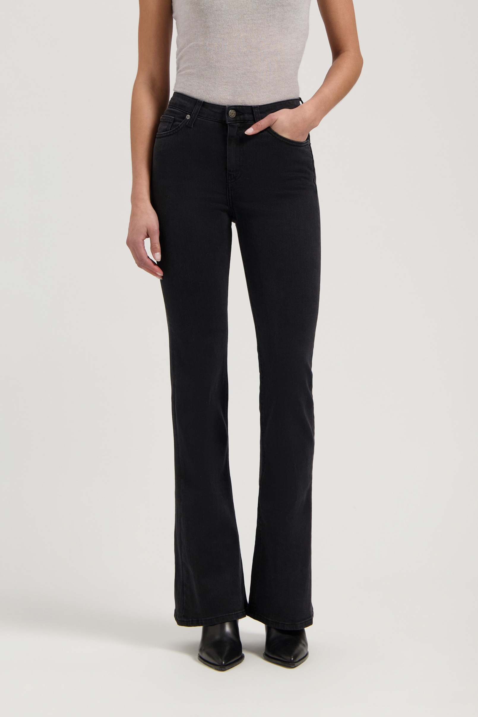 MUD Jeans Isy Flared Zwart - Vegan Jeans