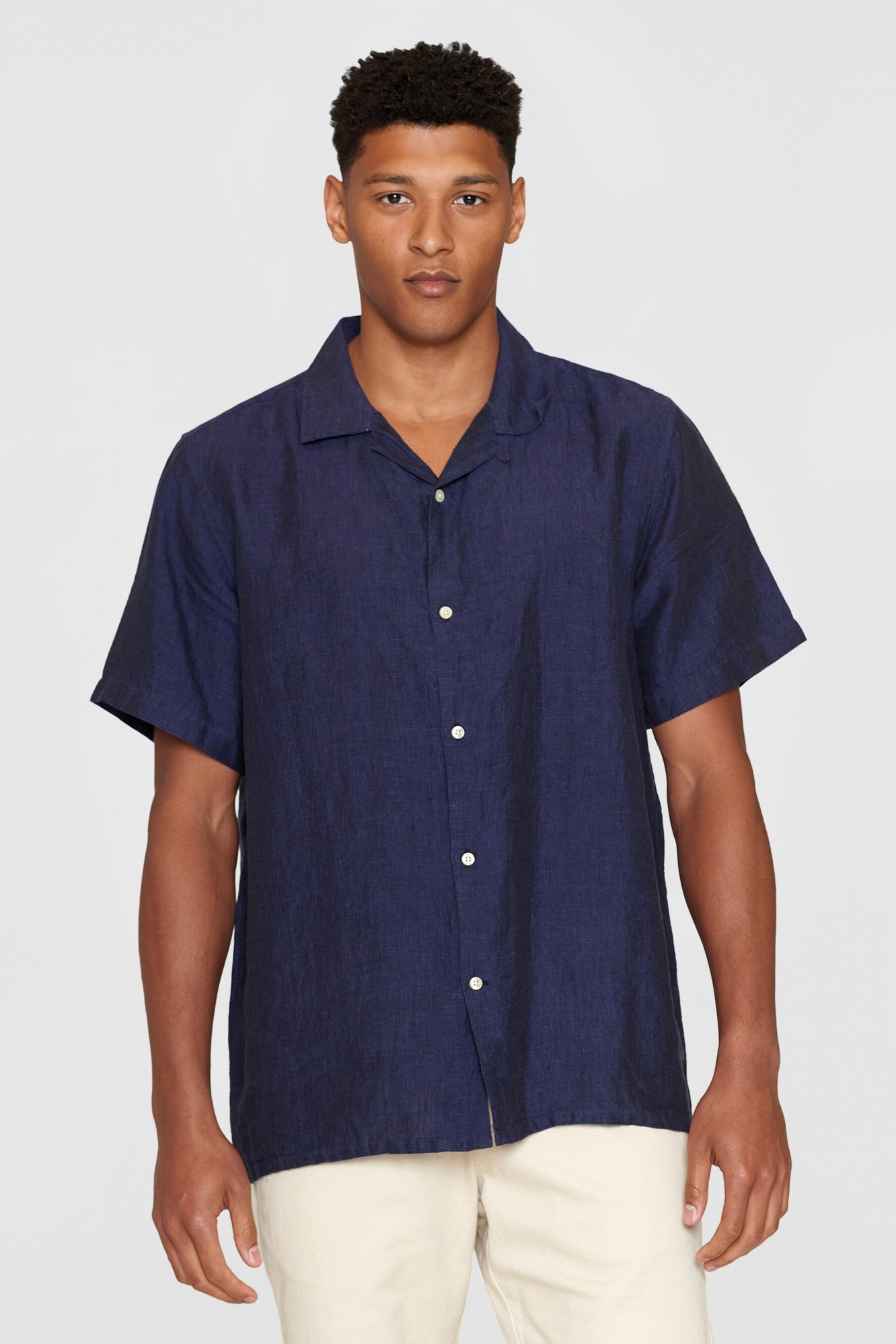 KnowledgeCotton Apparel mannen vegan Shirt Met Korte Mouwen, Box Fit, Total Eclipse