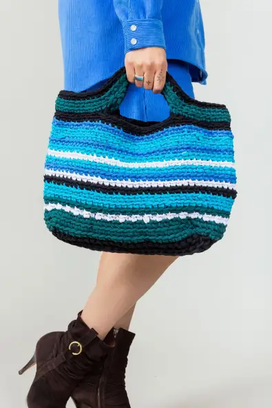 MAHLA  Aina Upcycled Gehaakte Handtas Turkoois