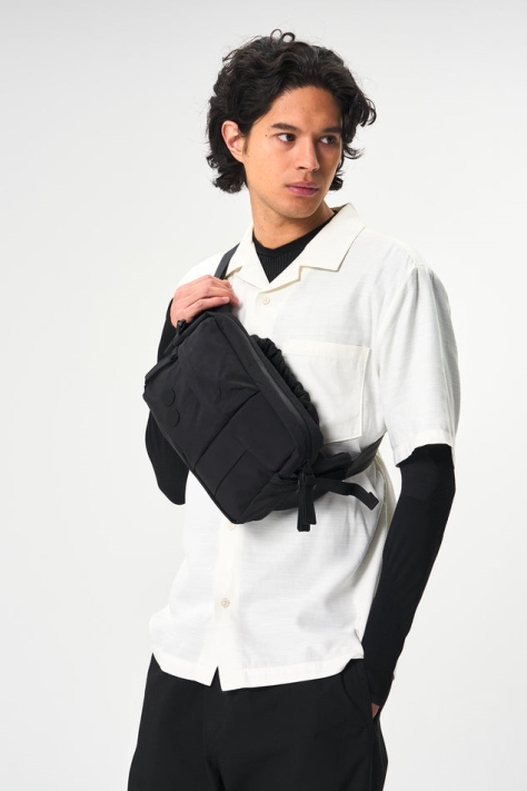 pinqponq mannen vegan Crossbodytas Tetrik Large Crinkle Black
