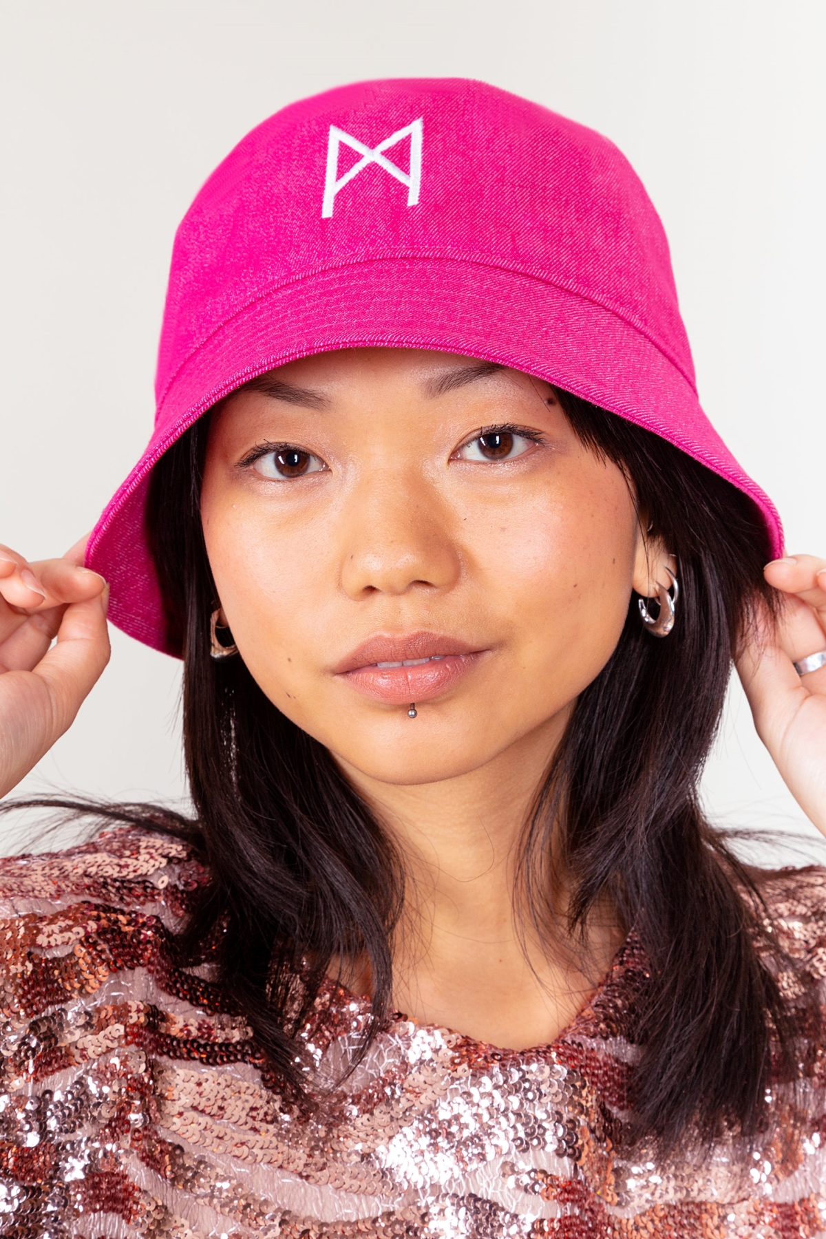 MAHLA  Bucket Hat Logo Roze