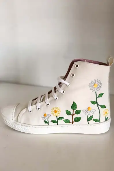 Momoc  Sneakers Daisies' Garden Wit