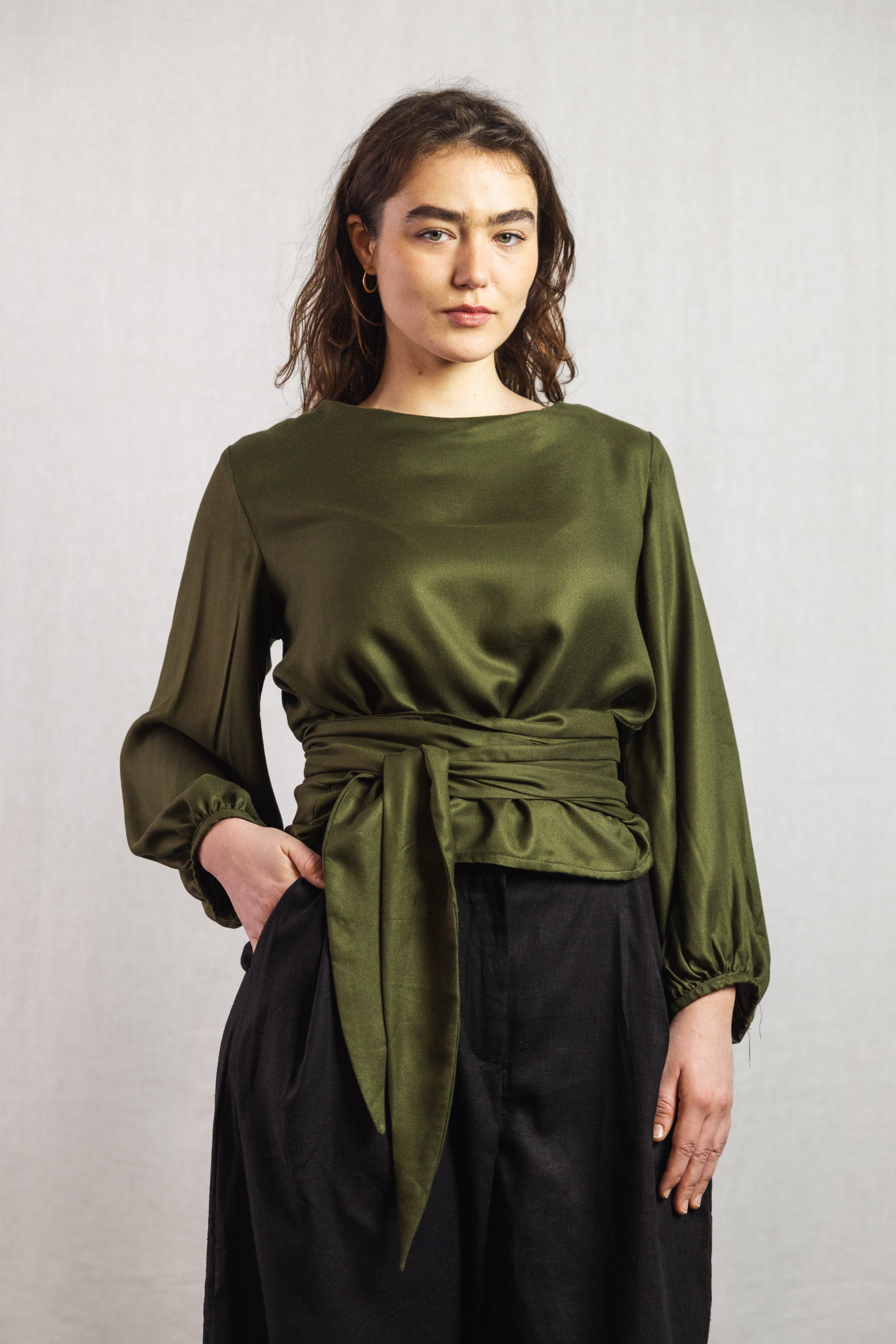 Jyoti - Fair Works  Blouse Prasoon Khakigroen
