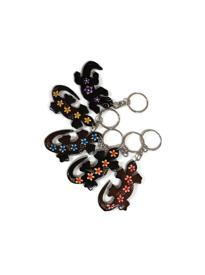 Fairtrade houten sleutelhanger - salamander in diverse kleuren