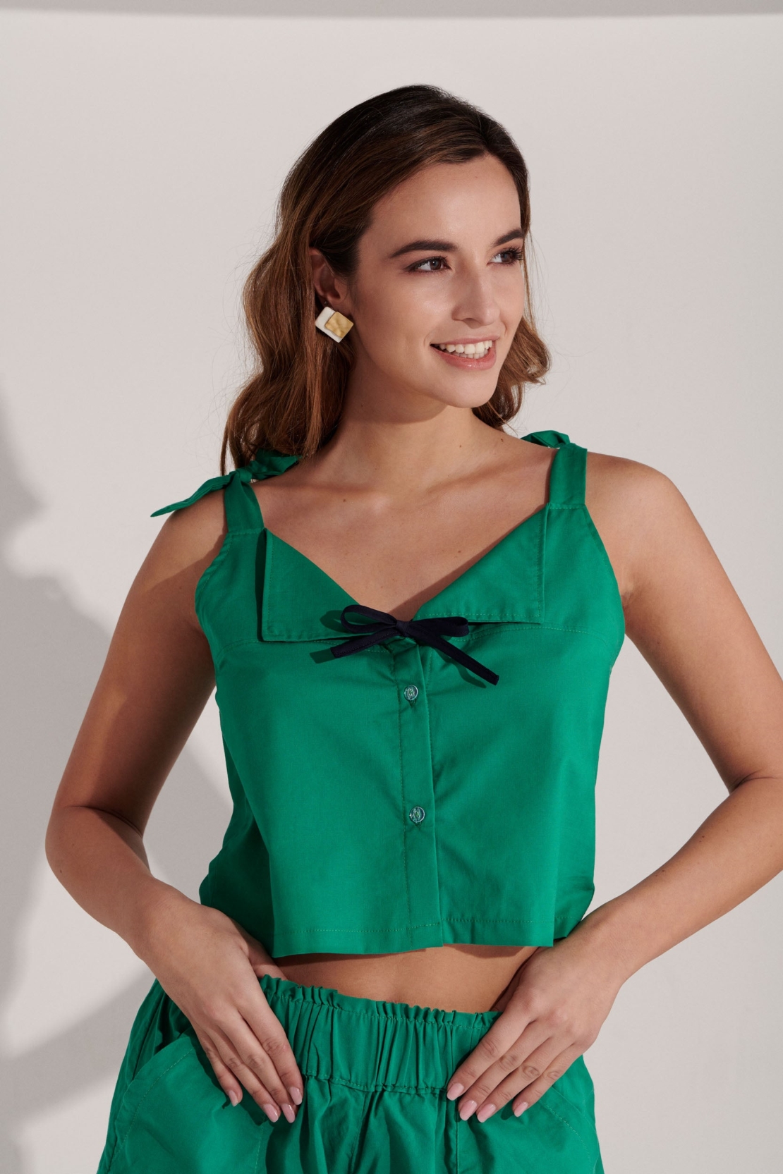 M.R BRAVO  Top Delphine Groen