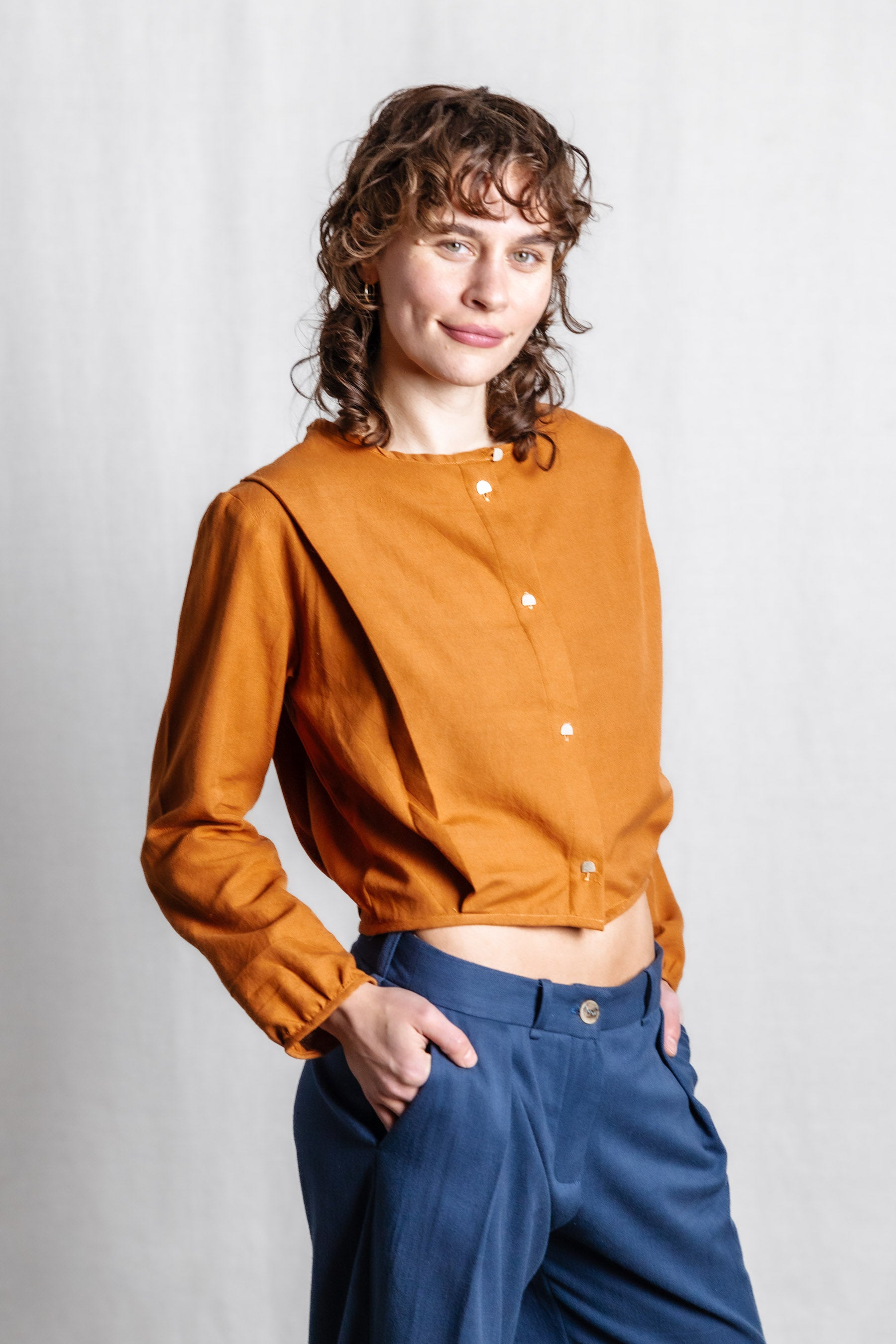 Jyoti Fair Works Dames Blouse Nishi Hazelnoot