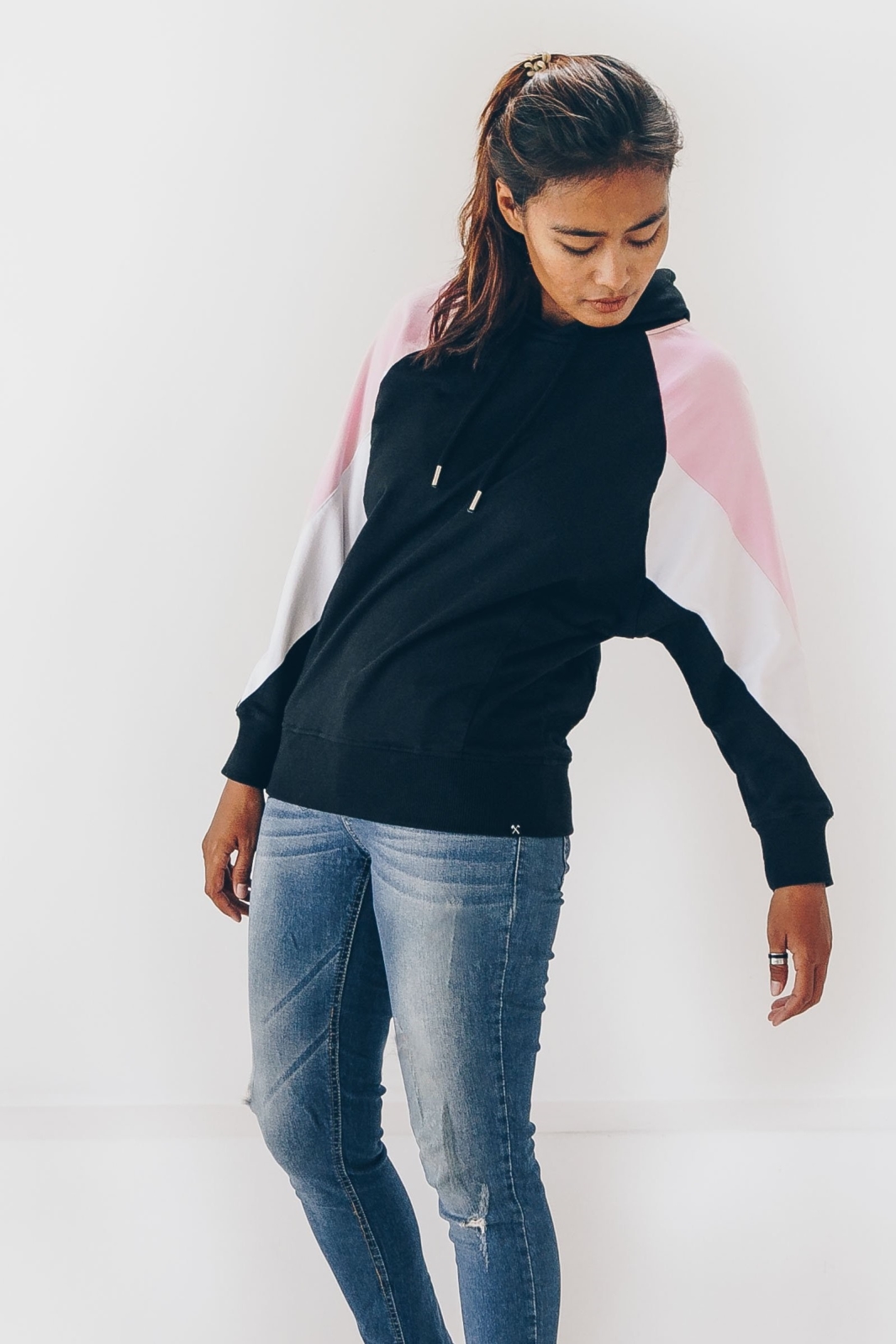 The Driftwood Tales  Amy Hoodie Zwart Roze